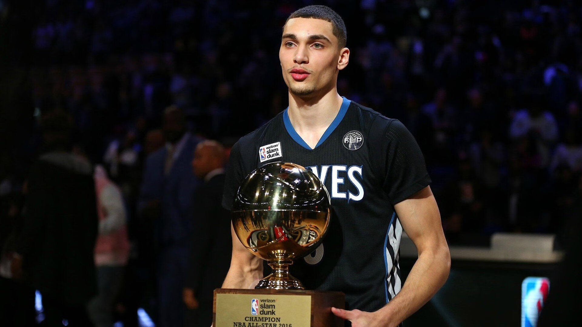 开云体育入口-吉林队完胜雷霆，浓眉关键进球定乾坤，当草根英雄在聚光灯下绽放