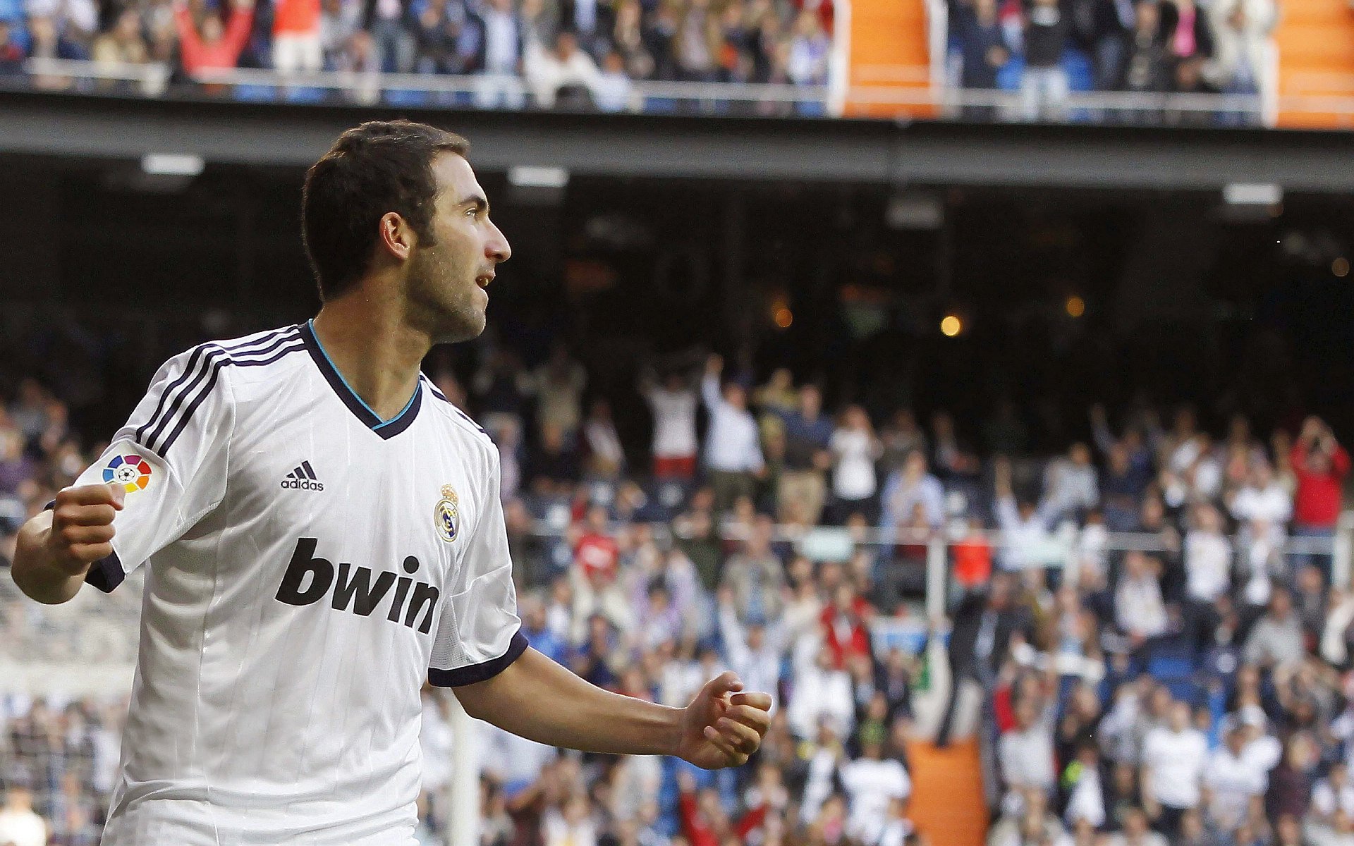 荷兰对阵卡塔尔，基耶萨彻底打爆防线，当无冕之王遇见沙漠刺客